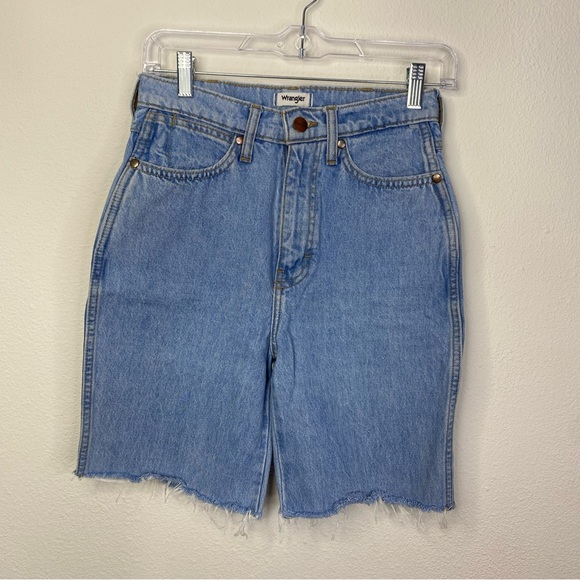 Wrangler Pants - Wrangler Wanderer High Rise Women's Shorts 26x34 Light Wash Raw Hem Distressed